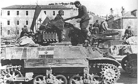 Prva tenkovska brigada NOVJ u oslobođenom Šibeniku 3.11.1944.