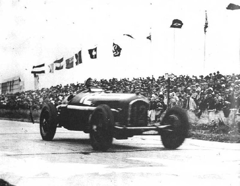 Slika:Nuvolari 1935 German GP.jpg