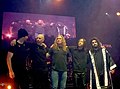 Dream Theater pas një koncerti (nga m-d: John Petrucci, Jordan Rudess, James LaBrie, John Myung, Mike Portnoy)