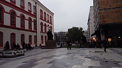 Академски плато испред Филозофског факултета Универзитета у Београду