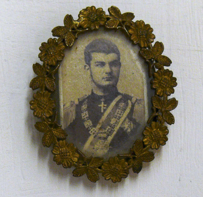 Медаљон са ликом краља Александра Обреновића, почетак девете деценије 19. века, Народни музеј у Крагујевцу.[244][232][245]