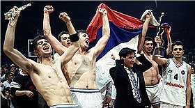 Кошаркаши Партизана прослављају титулу првака Европе у Истанбулу 1992. године.