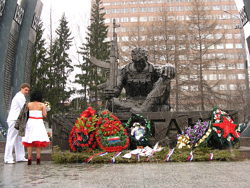 Датотека:Споменик палим војницима Јекатеринбург.JPG