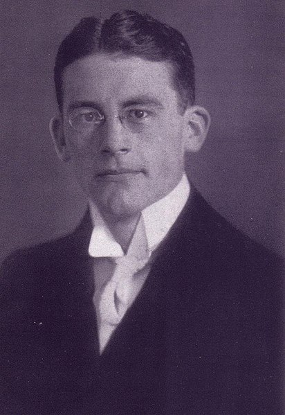 Датотека:Carl Schmitt als Student 1912.jpg