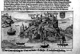 6. Грб Београда у Фугерском огледалу части из 1555. године (поглавље »Friedrich Weyssenburg«). Грб је приказан у горњем десном углу приказа Београда.[24]