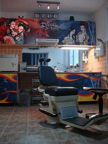 Датотека:Tattoo studio.jpg