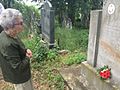 Ева Нахир Панић, на гробу свог првог супруга Радета Панића у селу Мала Крушевица у Србији, маја 2014. године