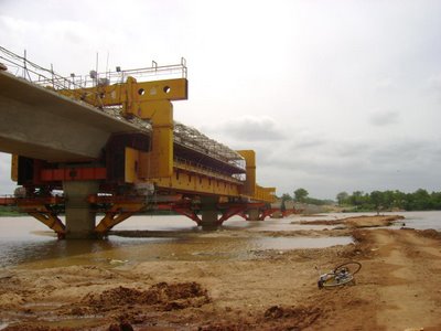 Faili:Umoja Bridge 1.jpg