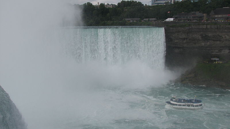 படிமம்:Maid of the Mist Boat NiagaraFalls.JPG