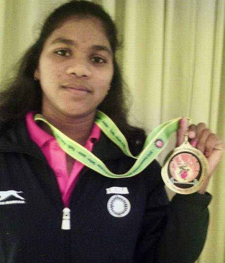 దస్త్రం:Priyadarshini Weight Lifter.jpg