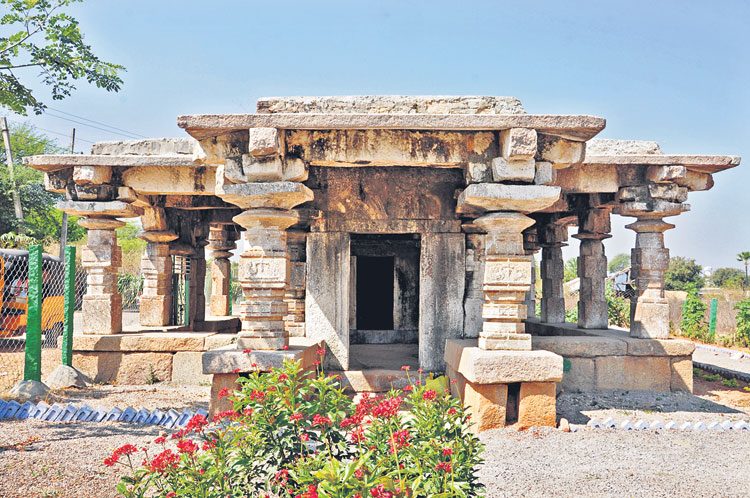 దస్త్రం:Kottakonda Vitaleshwara Temple.jpg