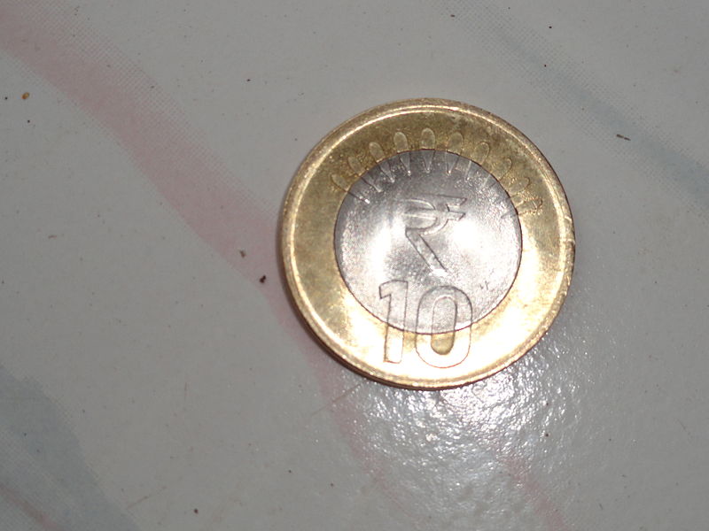 దస్త్రం:A clear 10 rupees coin.JPG