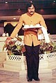1982 లో విడుదలైన శుభలేఖ (సినిమా)లో స్ట్రెయిట్ లెగ్ ప్యాంటు ని ధరించిన చిరంజీవి