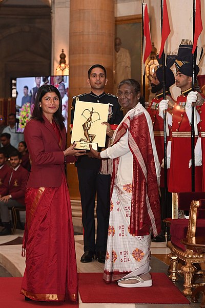 దస్త్రం:Nikhat Zareen Received Arjuna Award.jpg