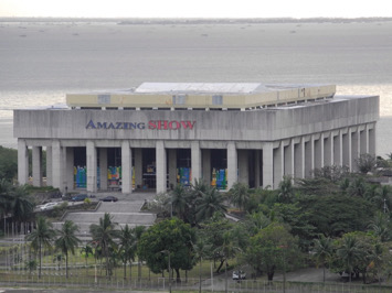 ไฟล์:ภาพถ่ายอาคาร Manila Film Center.jpeg