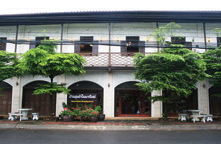 ไฟล์:KhunAmpaiMansion.jpg