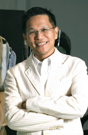 ไฟล์:Dr.Sakorn1-180.jpg