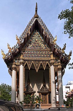 Wat Khanikaphon Hall.jpg