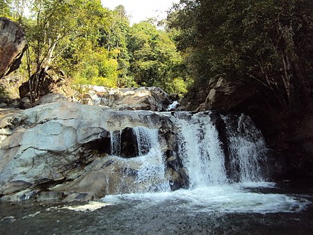 ไฟล์:Tad_Luang_Waterfall.JPG