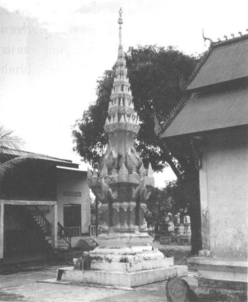 ไฟล์:Pagoda of Phra Wichai (Fai Na) of Champasak.jpg