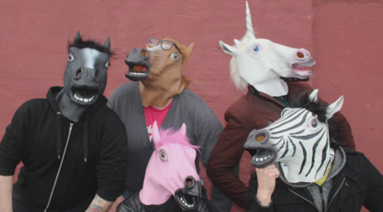 Dosya:Crew members in horse masks hidden frame S5E9.png