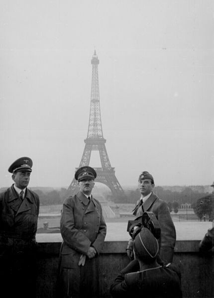 Dosya:Hitler Paris.jpg
