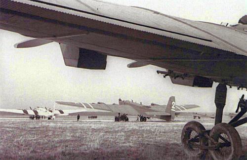 Файл:Радянські тяжкі бомбардувальники ТБ-3 на аеродромі.jpg