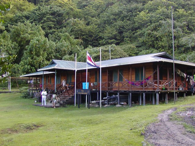 Файл:Isla del Coco cabin.jpg