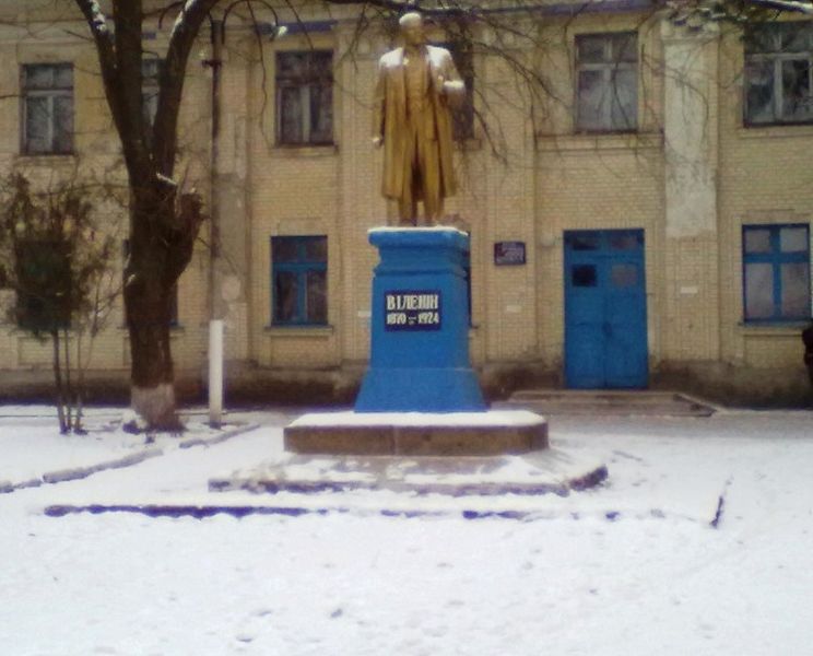 Файл:Пам'ятник Леніну (Устинівка).jpg
