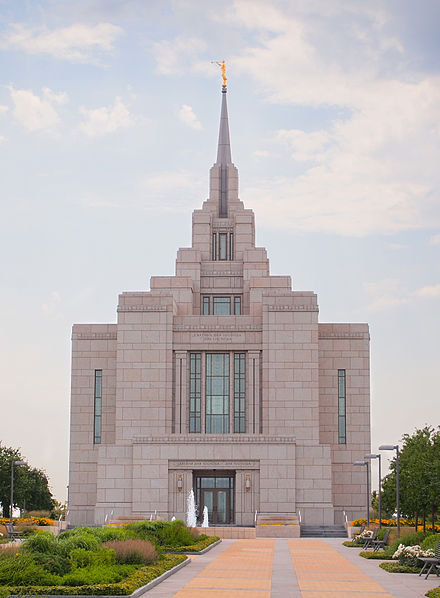 Церковь иисуса христа. Мормонский храм в Москве. Храм мормонов в Киеве. Храм мормонов в Москве. «Церковь Иисуса Христа святых последних дней» - секта мормонов Липецк.