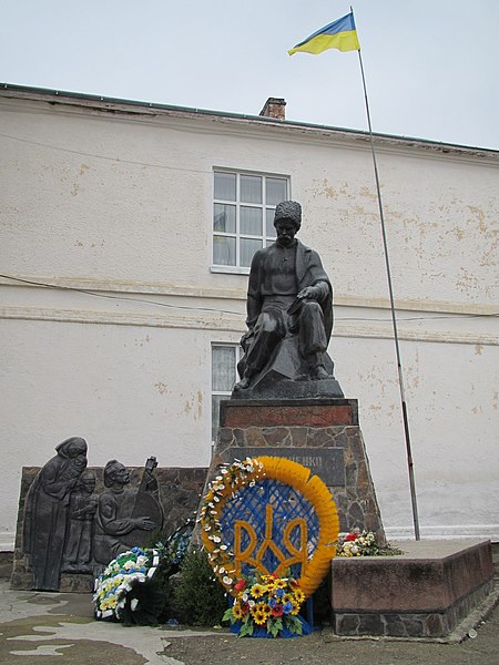 Файл:Пам'ятник Шевченку в Старих Кутах.JPG