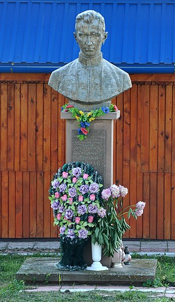 Файл:Швайківці - Пам'ятник Віталію Байраку - 7.JPG