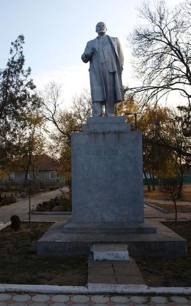 Файл:Пам'ятник В.І.Леніну (Вилкове).JPG