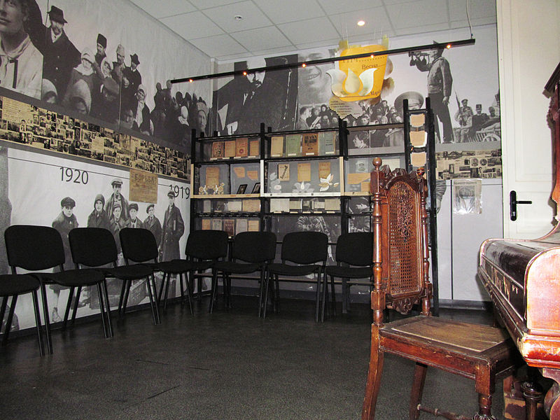 Файл:Kharkiv Litmuseum 4.jpg