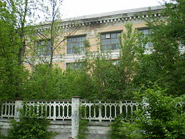 Швейна фабрика «Зоря», один з «шефів» школи, в цехах котрої неодноразово виступали творчі колективи 14-ї.