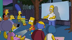 Гомер влаштовує «народний кінотеатр»