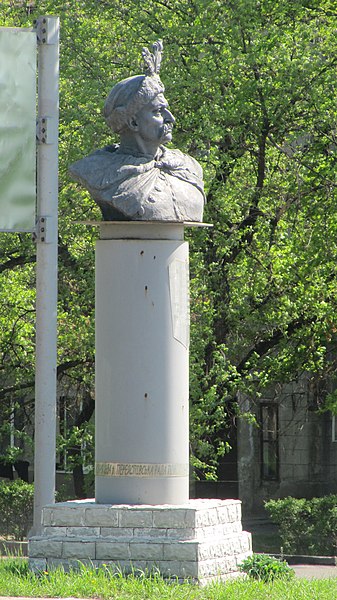 Файл:Пам'ятник Богдану Хмельницькому, Харків.JPG