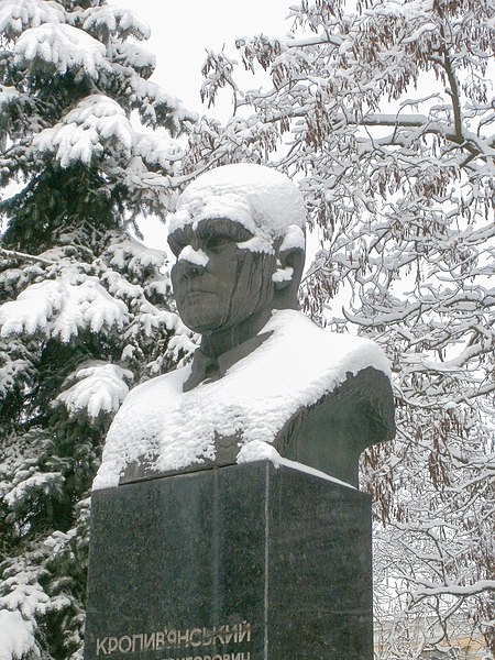 Файл:Чернігів, пам’ятник Кропив’янському.JPG