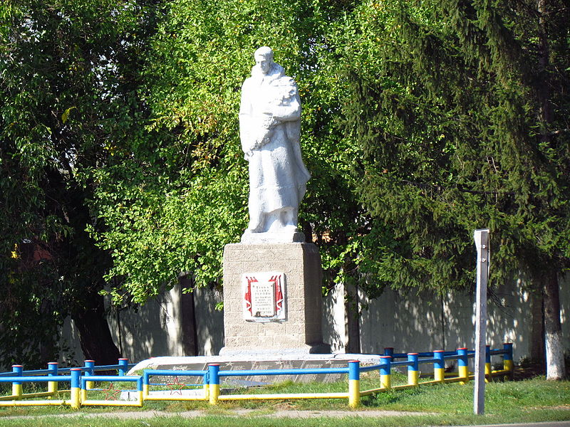 Файл:Братська могила учасників встановлення радянської влади, радянських воїнів, пам’ятник землякам.JPG