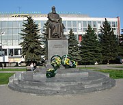Пам’ятник М.С.Грушевському у Луцьку.JPG