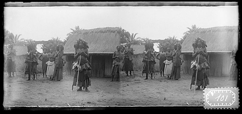 Файл:In the Baluba country-side Native people 1909-1928.jpg