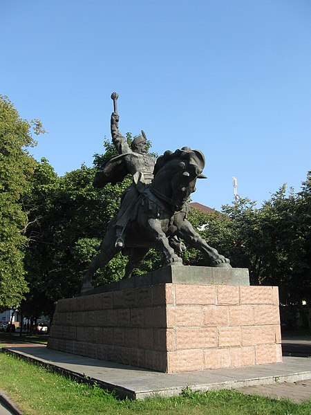 Файл:Пам'ятник Хмельницькому в Хмельницькому (1).jpg