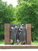 Братська могила радянських воїнів. Поховано 38 чоловік.jpg