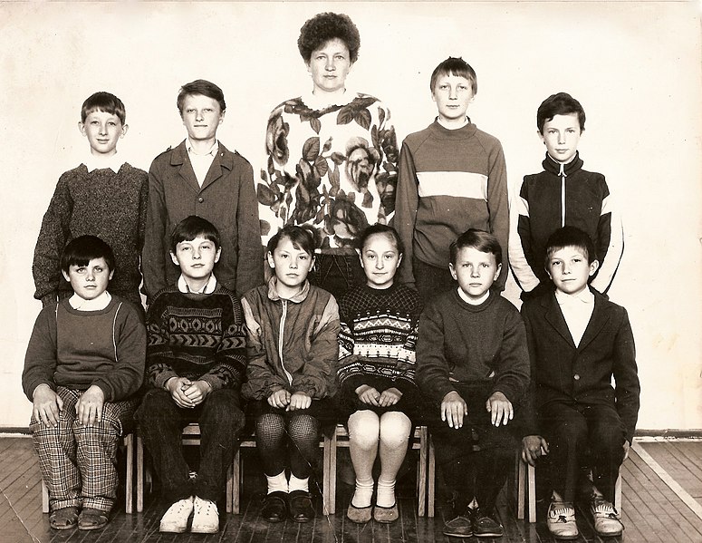 Файл:Боровиківська школа учні 7 класу 1998 рік.jpg