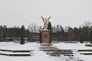 Пам'ятник Небесній Сотні на центральній площі селища