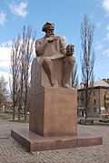 Пам'ятник Академіку Вернадському на початку бульвару