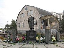 Братська могила воїнів і пам'ятник воїнам-односельцям (М.-Рубежівка)