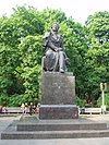 Пам'ятник Олександру Пушкіну біля центрального входу до парку імені Пушкіна