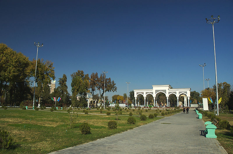 Файл:У Парку Навої в Ташкенті.jpg