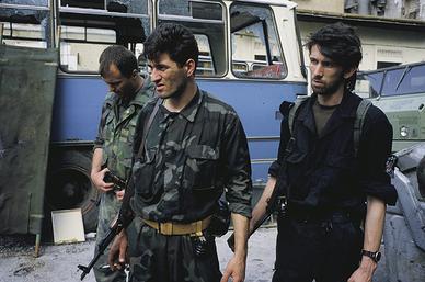 فائل:HVO, ARBiH, and HOS soldiers in Mostar, June 1992.jpg